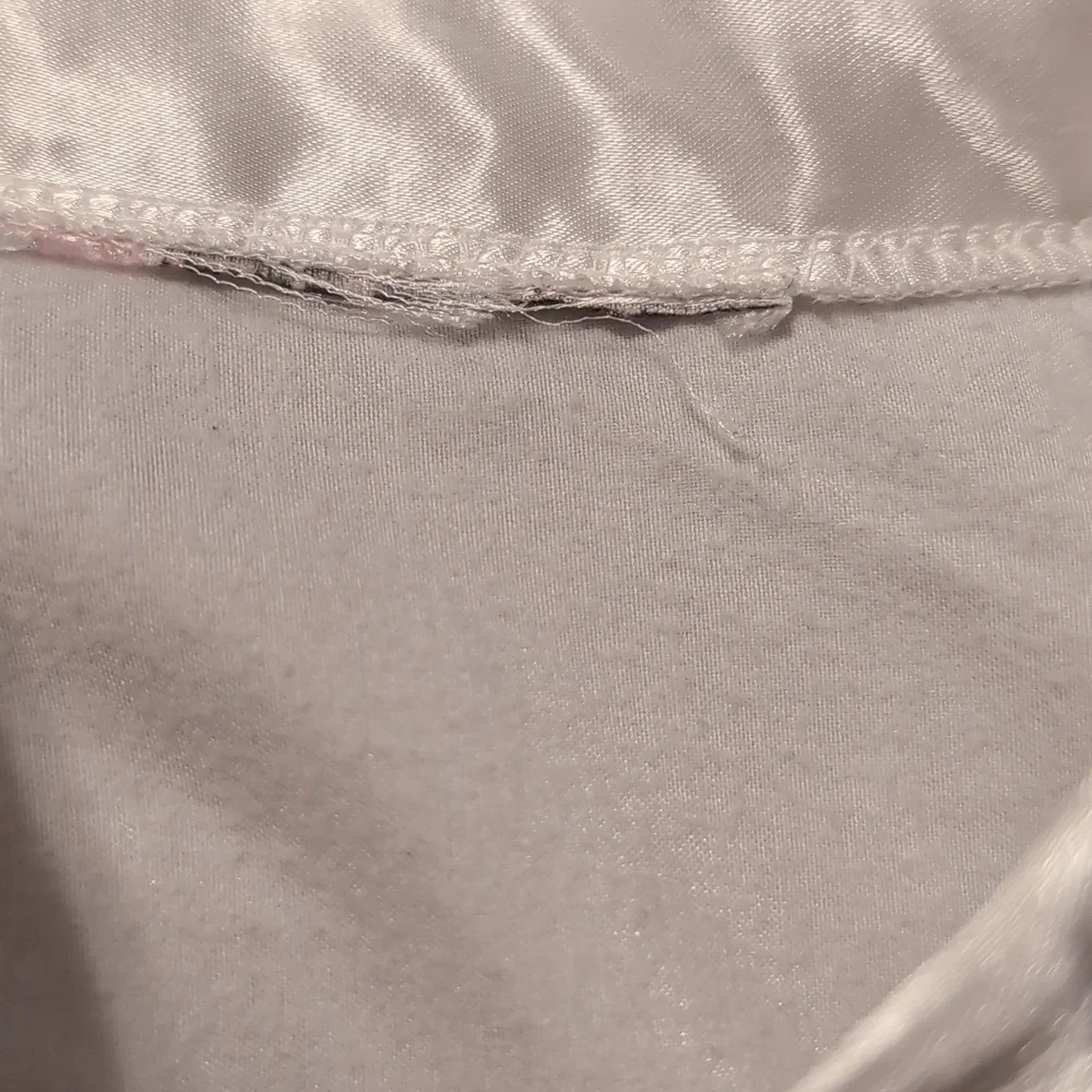 Elegant White Satin Nightgown - Picture 8 of 11